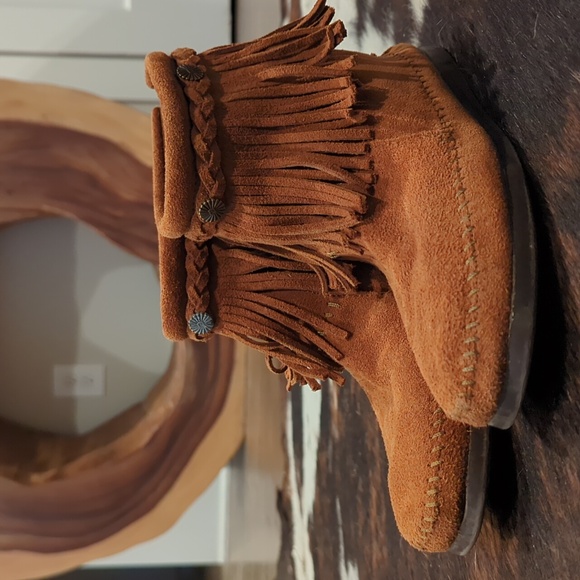 Minnetonka suede moccasin fringe booties women's 7 - Picture 4 of 11